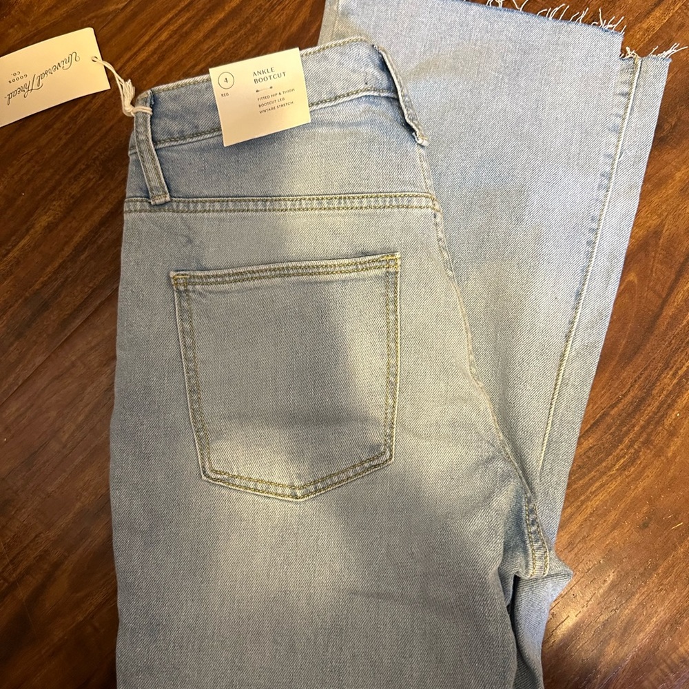 Universal Thread Jeans Size 4 - image 6